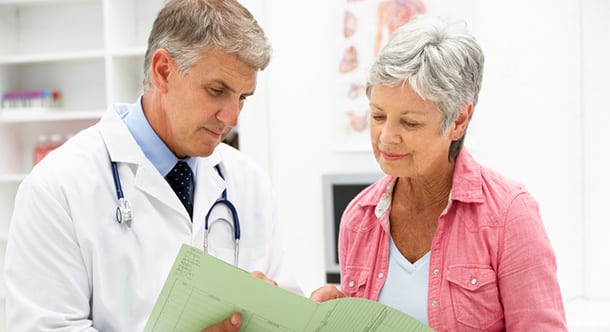 doctor-discussing-kidney-cyst-treatment