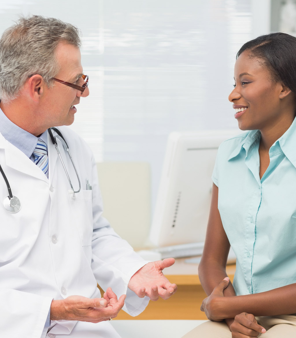 Doctor-consulting-patient-on-the-benefits-of-injections