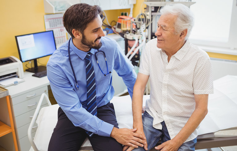 Doctor-speaking-with-patient-before-BPH-Treatment