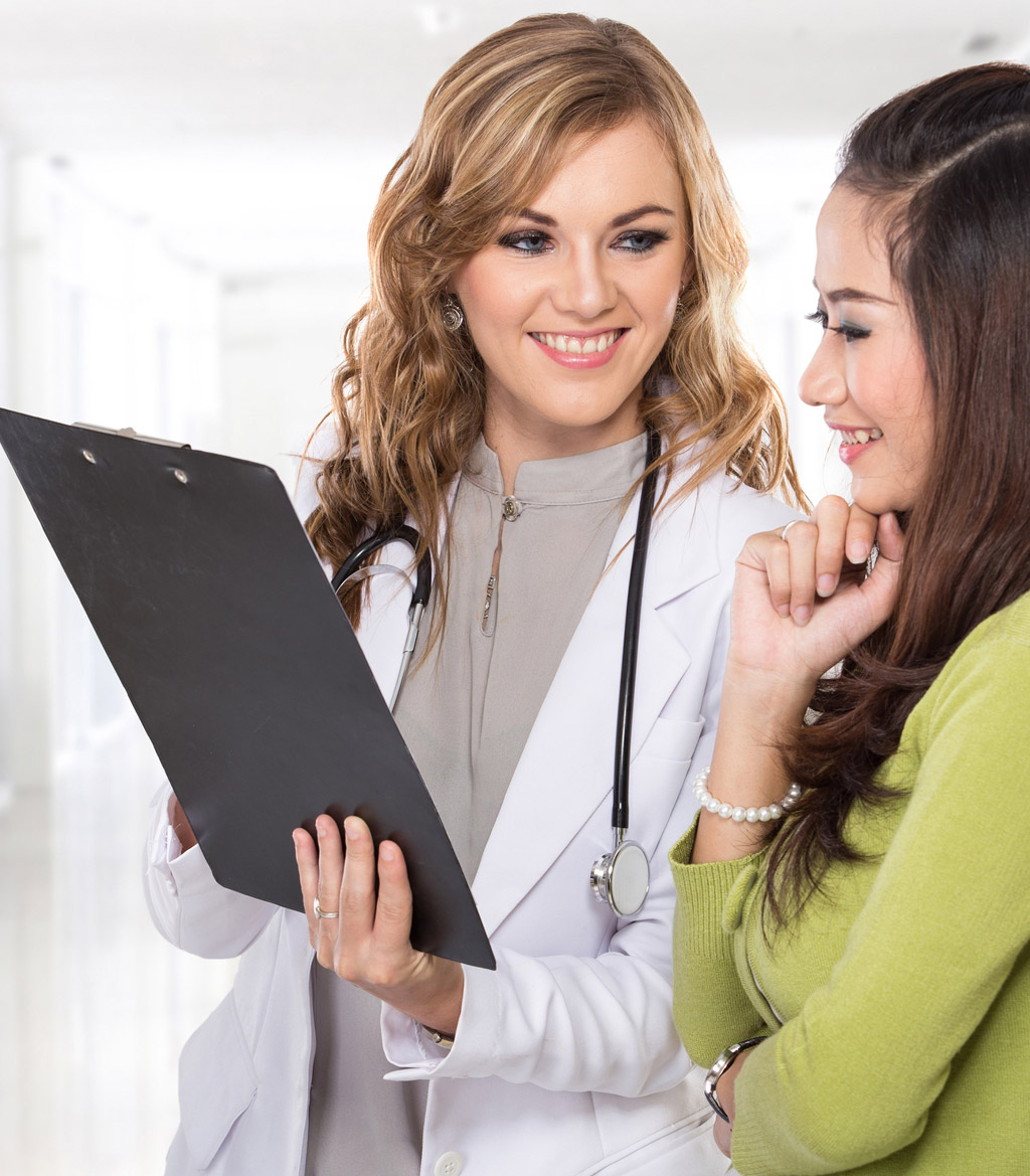 Specialist-consulting-patient-for-cystocele