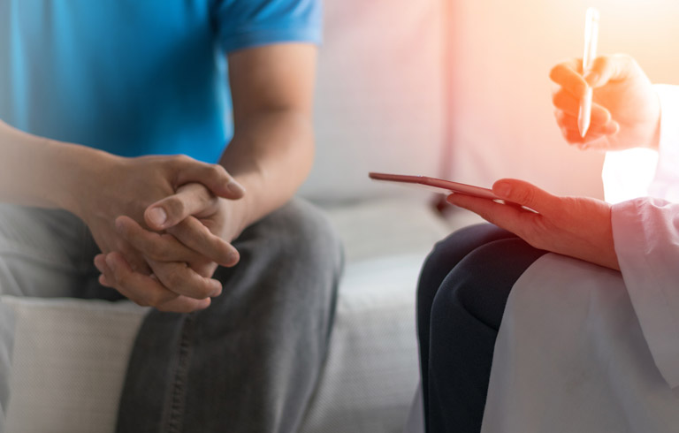 Urologist-speaking-to-male-patient-about-calypso-fiducial-seed-placement