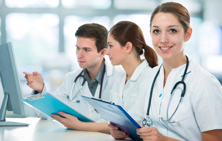 doctors-preparing-for-brachytherapy