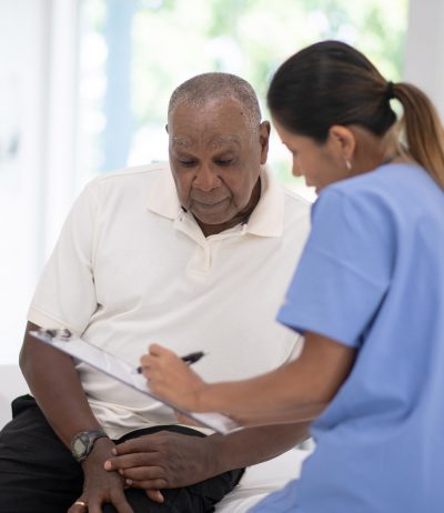 Female-nurse-discussing-SpaceOar-Hydrogel-procedure-with-a-male-patient