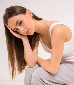 Woman-dealing-with-hematuria